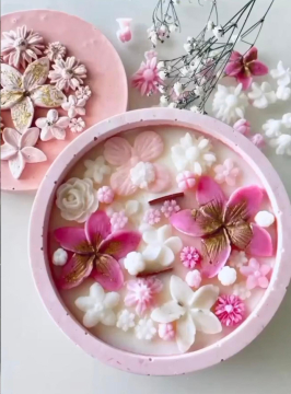 ÇİÇEK ŞEKLİNDE MUMLAR 